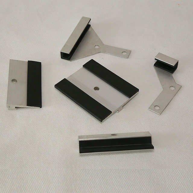 Extrusions de profilé d'extrémité en métal en aluminium pour panneau solaire