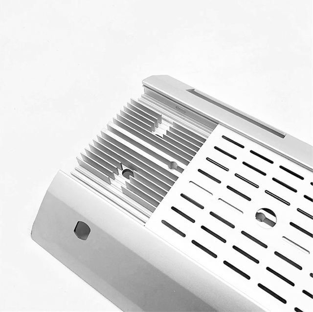 Le dissipateur thermique adapté aux besoins du client de forage de commande numérique par ordinateur assemblent le profil en aluminium d&#39;extrusion d&#39;ensemble