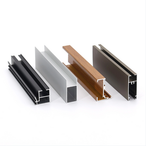 Cadre avec surface personnalisée pour rails de rideaux de porte-fenêtre en aluminium