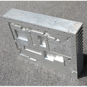 Anodisation conductrice de fraisage de commande numérique par ordinateur de dissipateur de chaleur de profil en aluminium adapté aux besoins du client